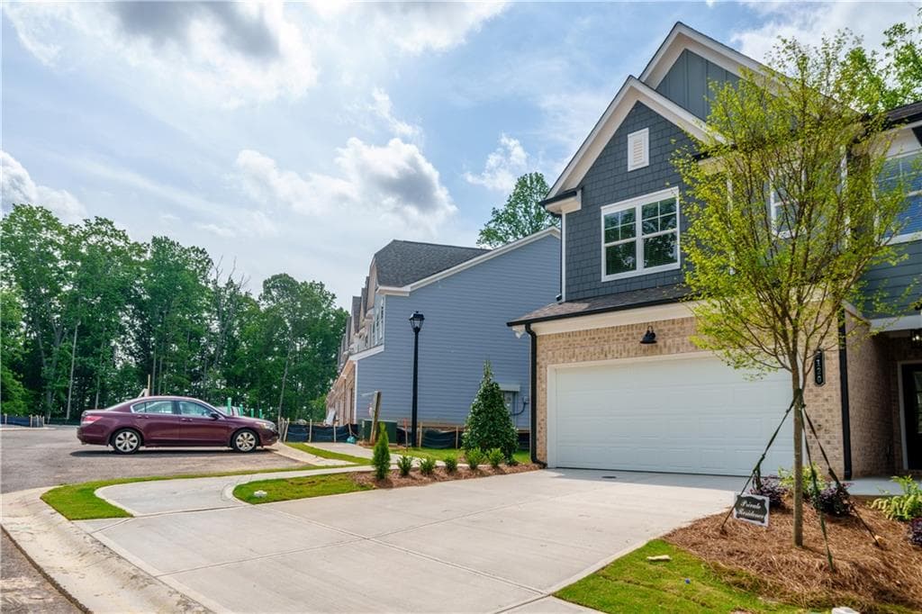 3 bedroom, 3 bathroom, 1,843 sq ft townhouse for rent at 5120 Hillington Way, Sugar Hill, GA 30518 for $2,400 a month — photo 2