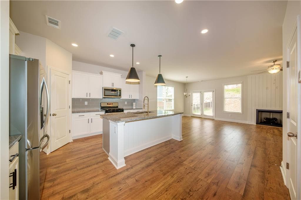 3 bedroom, 3 bathroom, 1,843 sq ft townhouse for rent at 5120 Hillington Way, Sugar Hill, GA 30518 for $2,400 a month — photo 8