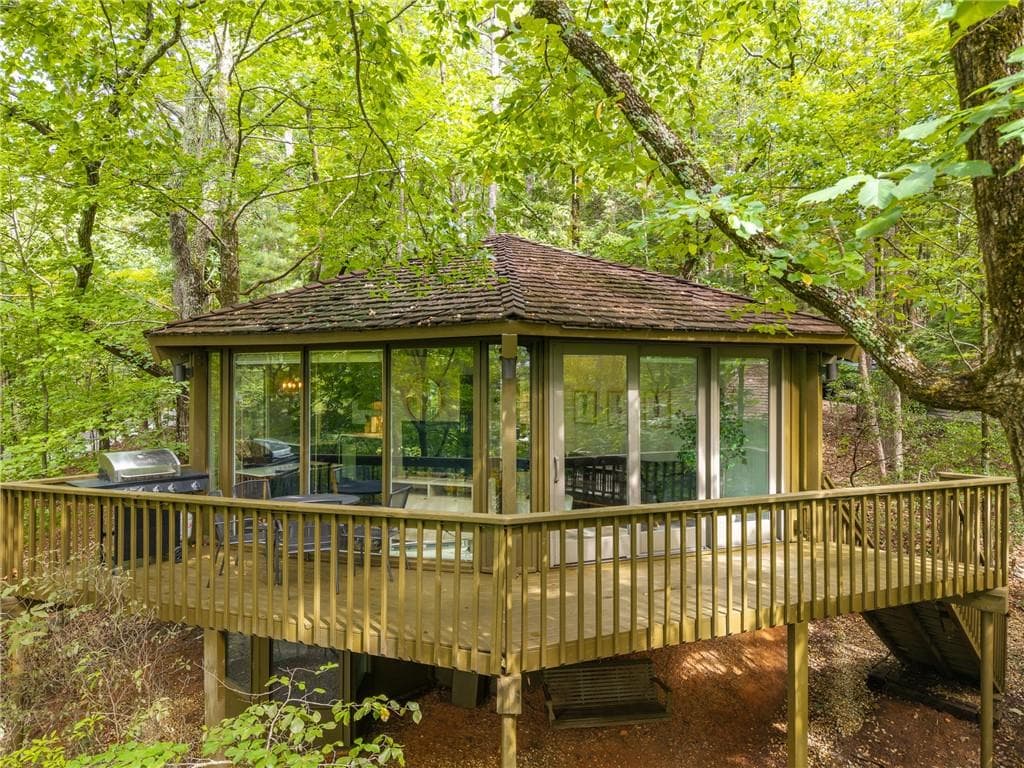 2 bedroom, 2 bathroom, 1,339 sq ft single family residence for sale at 208 Treetopper Circle, Jasper, GA 30143 — photo 2