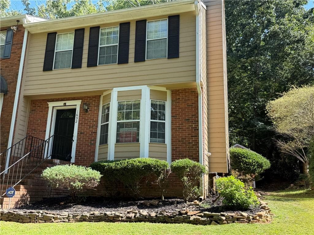 2 bedroom, 3 bathroom, 1,288 sq ft townhouse for rent at 1652 Grist Mill Drive, Marietta, GA 30062 for $1,875 a month — photo 1 of 20