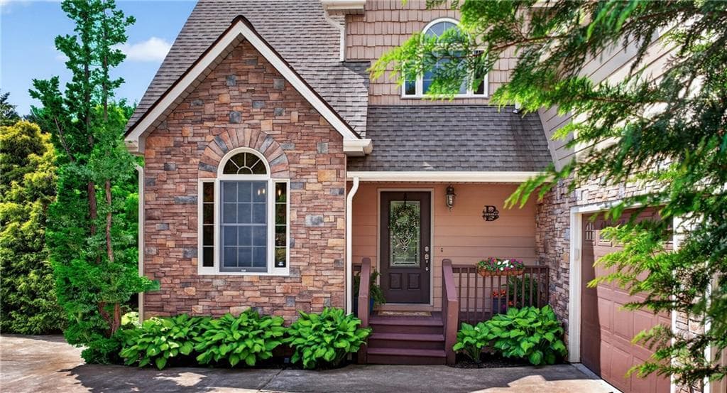 4 bedroom, 3 bathroom, 3,300 sq ft single family residence for sale at 100 Pond Overlook Lane, Morganton, GA 30560 — photo 4