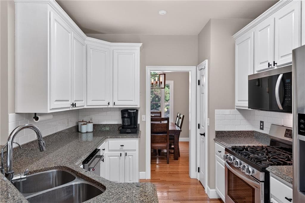 4 bedroom, 3 bathroom, 3,300 sq ft single family residence for sale at 100 Pond Overlook Lane, Morganton, GA 30560 — photo 6