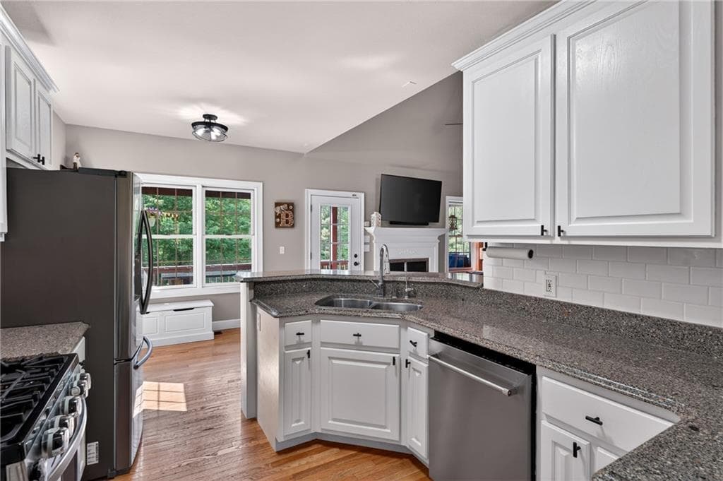 4 bedroom, 3 bathroom, 3,300 sq ft single family residence for sale at 100 Pond Overlook Lane, Morganton, GA 30560 — photo 5