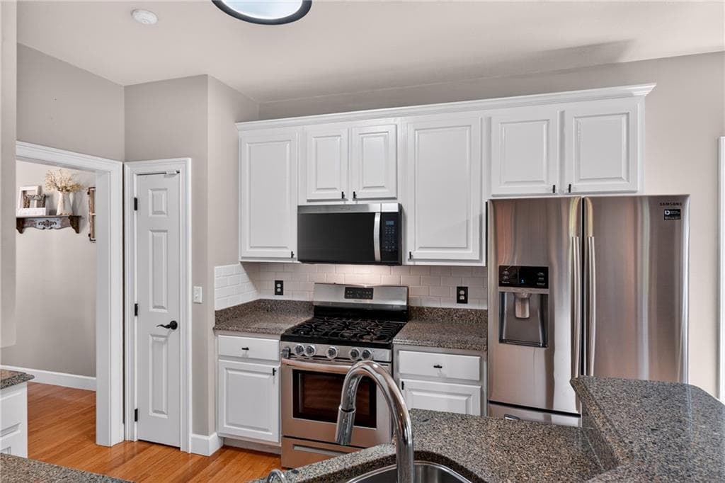4 bedroom, 3 bathroom, 3,300 sq ft single family residence for sale at 100 Pond Overlook Lane, Morganton, GA 30560 — photo 9