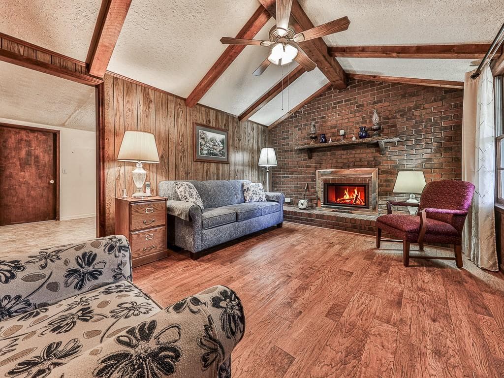 2 bedroom, 1 bathroom, 896 sq ft single family residence for sale at 368 Bart Manous Road, Canton, GA 30115 — photo 4