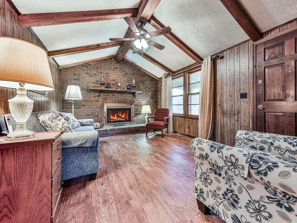 2 bedroom, 1 bathroom, 896 sq ft single family residence for sale at 368 Bart Manous Road, Canton, GA 30115 — photo 6