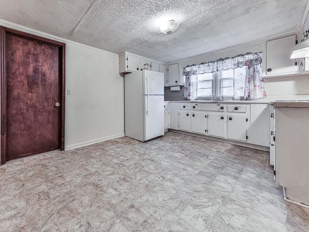 2 bedroom, 1 bathroom, 896 sq ft single family residence for sale at 368 Bart Manous Road, Canton, GA 30115 — photo 7