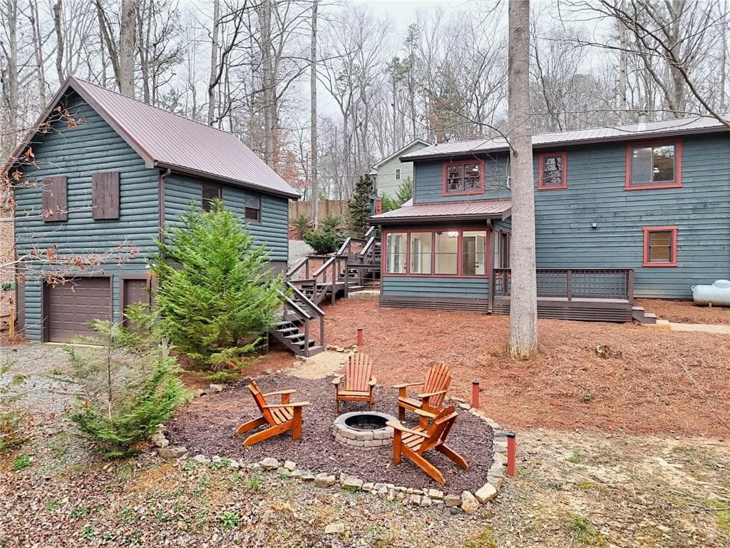 3 bedroom, 2 bathroom, 1,656 sq ft single family residence for sale at 150 Summit Street, Ellijay, GA 30540 — photo 2