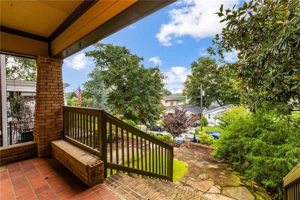 4 bedroom, 4 bathroom, 2,352 sq ft single family residence for sale at 672 Kennesaw Avenue, Atlanta, GA 30308 — photo 4
