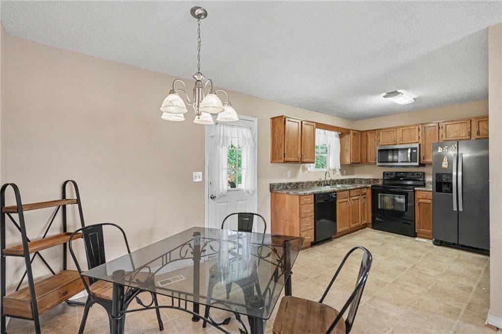 4 bedroom, 3 bathroom, 1,792 sq ft single family residence for sale at 680 Horsley Mill Road, Carrollton, GA 30116 — photo 9