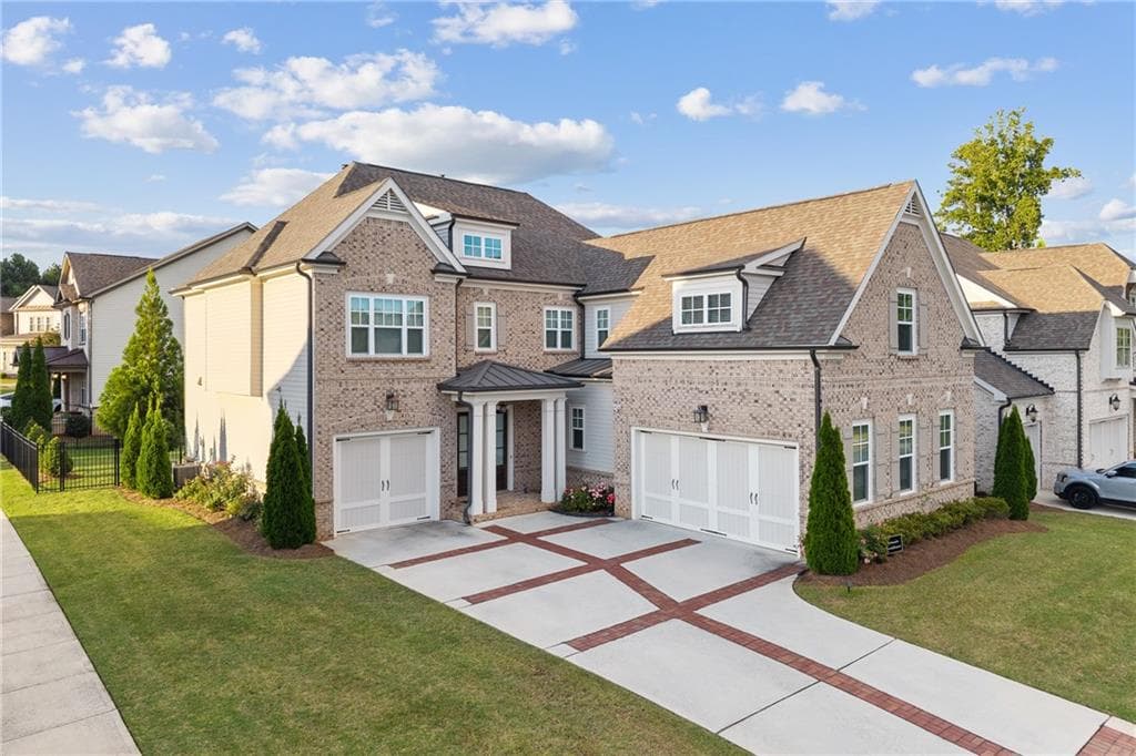 6 bedroom, 4 bathroom, 3,830 sq ft single family residence under contract at 6210 Bellmoore Park Lane, Johns Creek, GA 30097 — photo 2