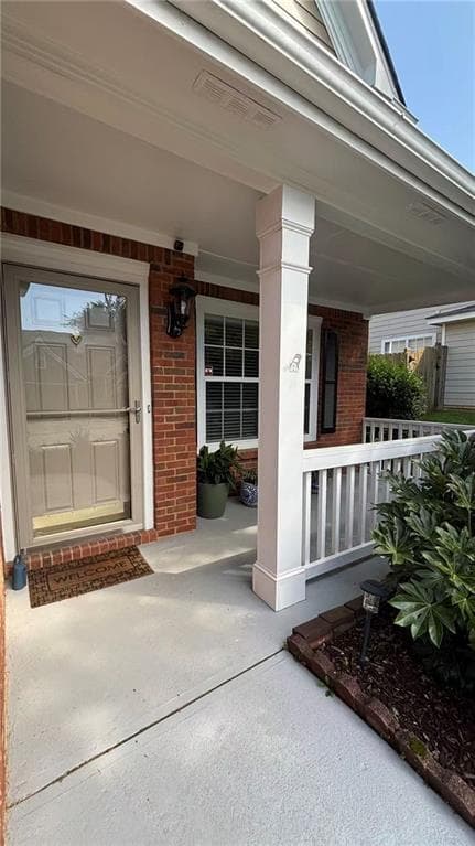 3 bedroom, 3 bathroom, 2,073 sq ft single family residence under contract at 2611 Watercrest Court, Marietta, GA 30062 — photo 2
