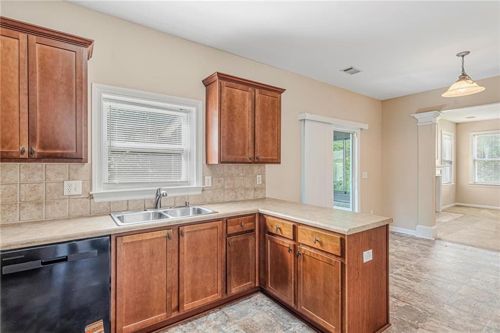 4 bedroom, 3 bathroom, 2,554 sq ft single family residence for rent at 1807 Preserve Creek, Loganville, GA 30052 for $2,400 a month — photo 9