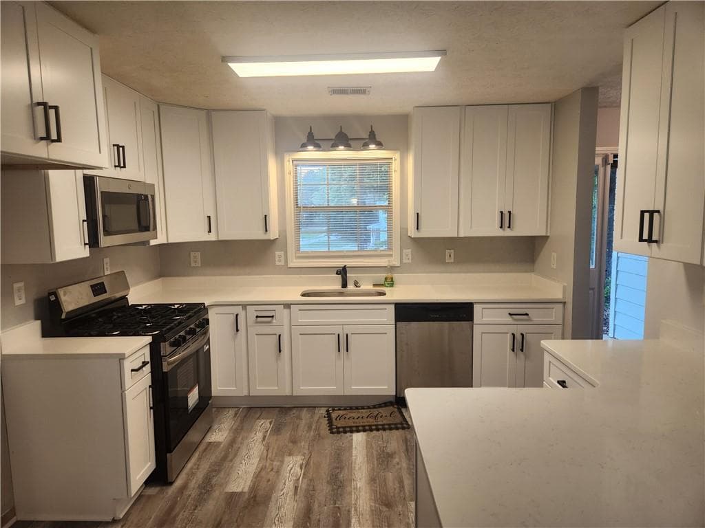 3 bedroom, 2 bathroom, 1,428 sq ft single family residence for sale at 482 Grove Hill Drive, Stockbridge, GA 30281 — photo 2