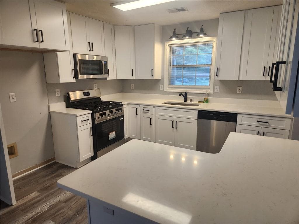 3 bedroom, 2 bathroom, 1,428 sq ft single family residence for sale at 482 Grove Hill Drive, Stockbridge, GA 30281 — photo 3