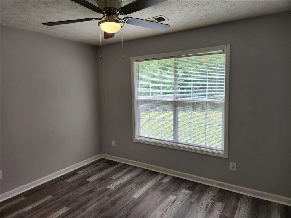 3 bedroom, 2 bathroom, 1,428 sq ft single family residence for sale at 482 Grove Hill Drive, Stockbridge, GA 30281 — photo 4