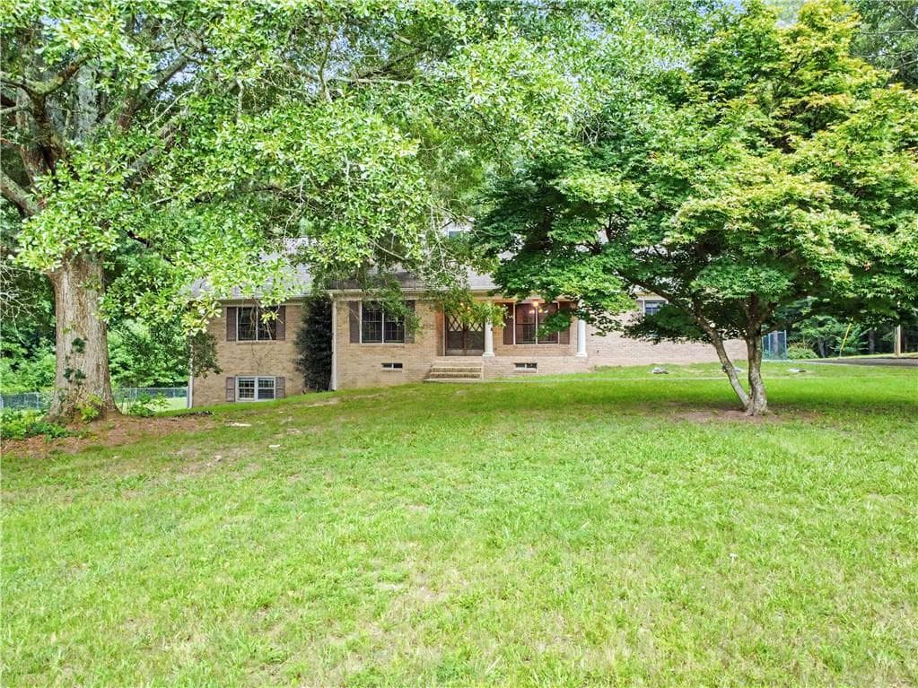 5 bedroom, 4 bathroom, 2,246 sq ft single family residence for sale at 2195 Temple Johnson Road, Snellville, GA 30078 — photo 3
