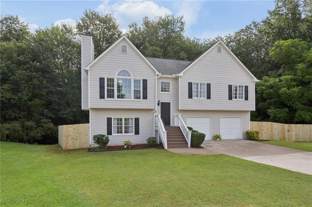 3 bedroom, 2 bathroom, 1,956 sq ft single family residence for sale at 3096 Woodcrest Way, Powder Springs, GA 30127 — photo 2