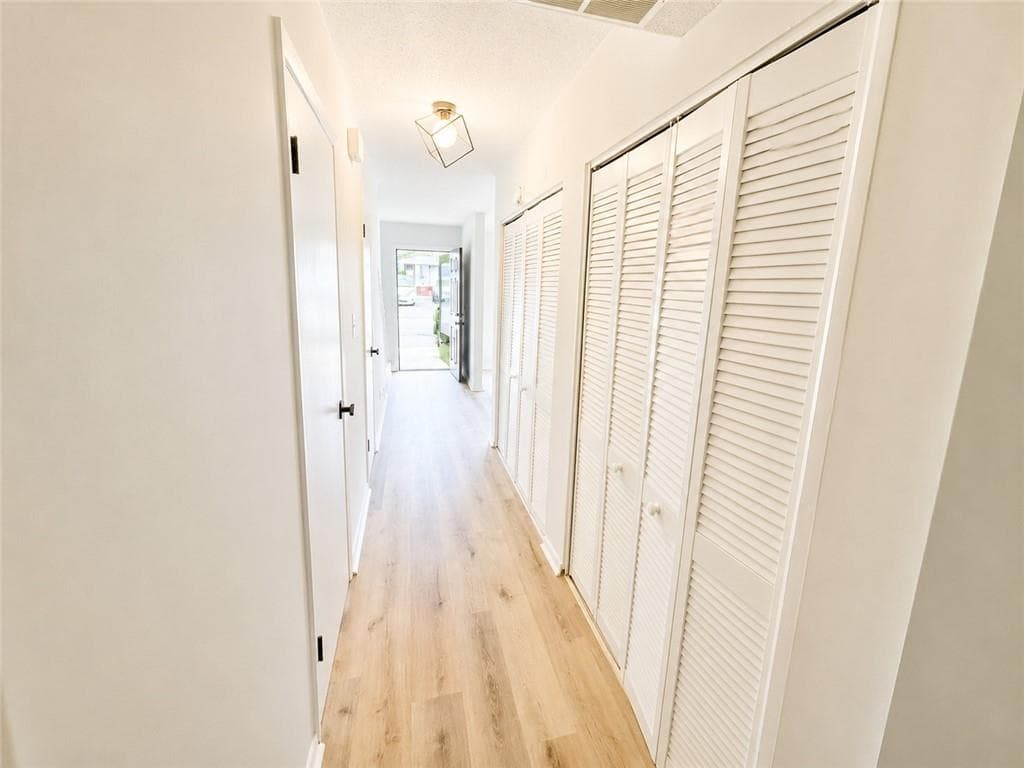 2 bedroom, 3 bathroom, 1,416 sq ft townhouse for sale at 670 Powers Ferry North, Marietta, GA 30067 — photo 5