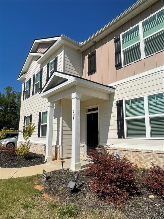 5 bedroom, 3 bathroom, 2,556 sq ft single family residence for sale at 205 Sullivan Street, Hampton, GA 30228 — photo 6
