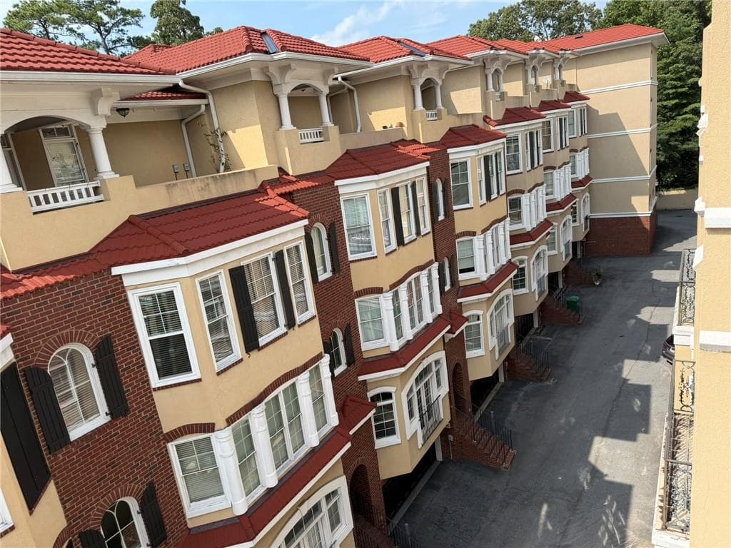 3 bedroom, 3 bathroom, 2,320 sq ft townhouse for rent at 834 Clifton Heights Lane, Atlanta, GA 30329 for $5,000 a month — photo 2