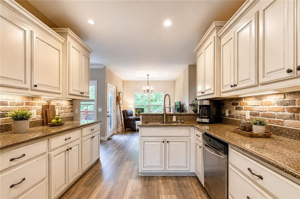 5 bedroom, 4 bathroom, 3,682 sq ft single family residence for sale at 33 Highland Road, Dahlonega, GA 30533 — photo 9