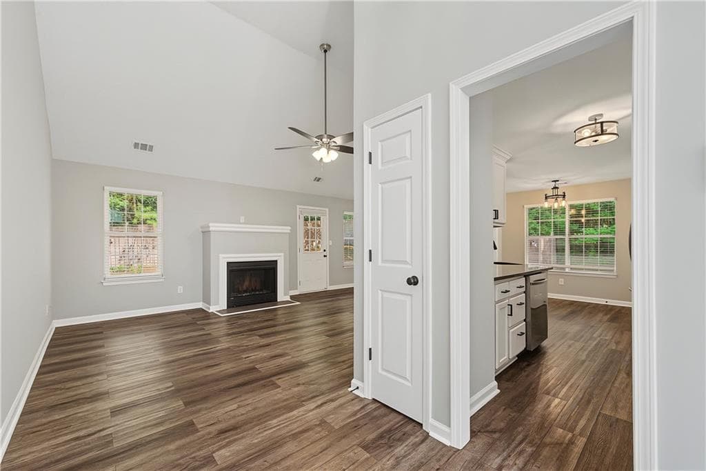 3 bedroom, 2 bathroom, 1,346 sq ft single family residence for sale at 7650 Summit Trail, Riverdale, GA 30274 — photo 3