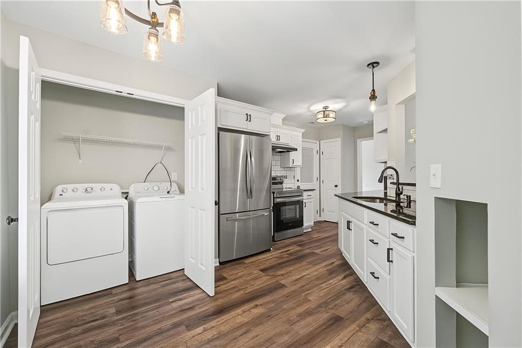 3 bedroom, 2 bathroom, 1,346 sq ft single family residence for sale at 7650 Summit Trail, Riverdale, GA 30274 — photo 5