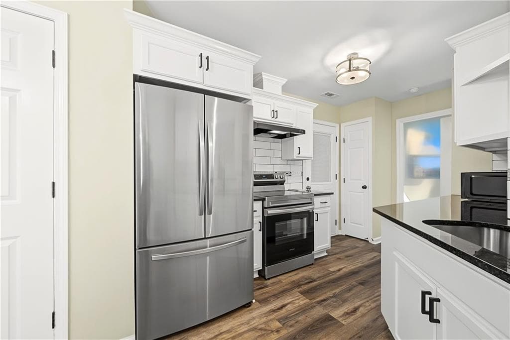 3 bedroom, 2 bathroom, 1,346 sq ft single family residence for sale at 7650 Summit Trail, Riverdale, GA 30274 — photo 8