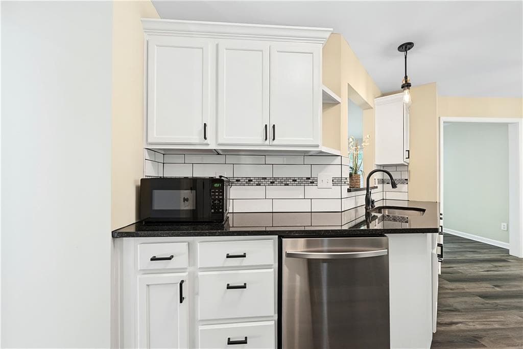 3 bedroom, 2 bathroom, 1,346 sq ft single family residence for sale at 7650 Summit Trail, Riverdale, GA 30274 — photo 9