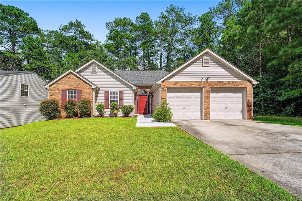 3 bedroom, 2 bathroom, 1,346 sq ft single family residence for sale at 7650 Summit Trail, Riverdale, GA 30274 — photo 1 of 28
