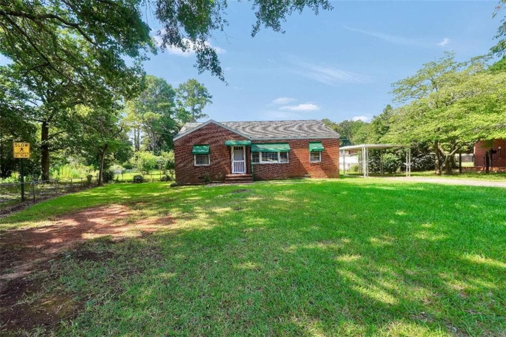 3 bedroom, 1 bathroom, 1,093 sq ft single family residence for sale at 359 Keys Ferry Street, Mcdonough, GA 30253 — photo 1 of 25