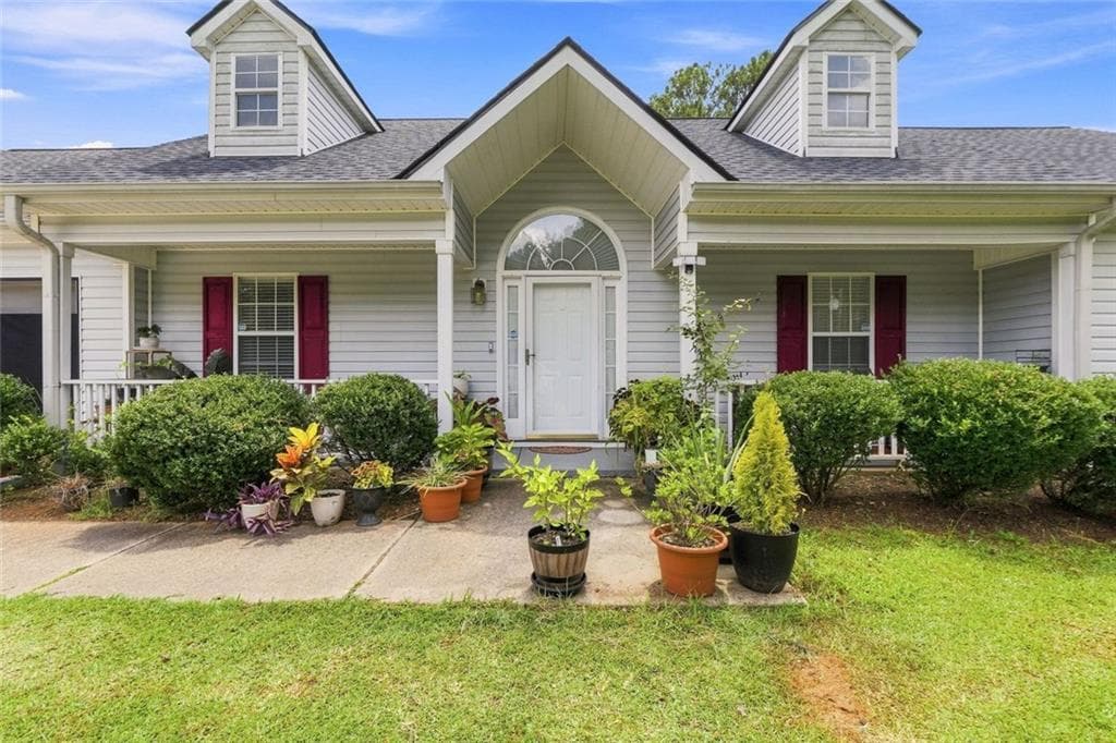3 bedroom, 2 bathroom, 1,529 sq ft single family residence for sale at 130 Morningside Drive, Jackson, GA 30233 — photo 3