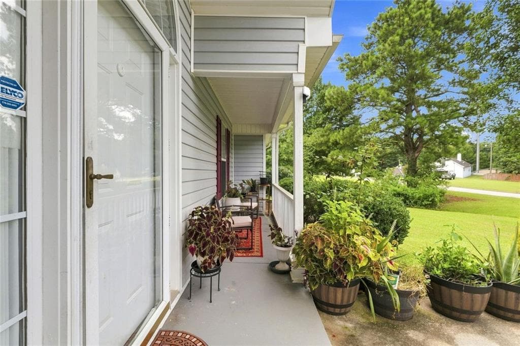 3 bedroom, 2 bathroom, 1,529 sq ft single family residence for sale at 130 Morningside Drive, Jackson, GA 30233 — photo 4
