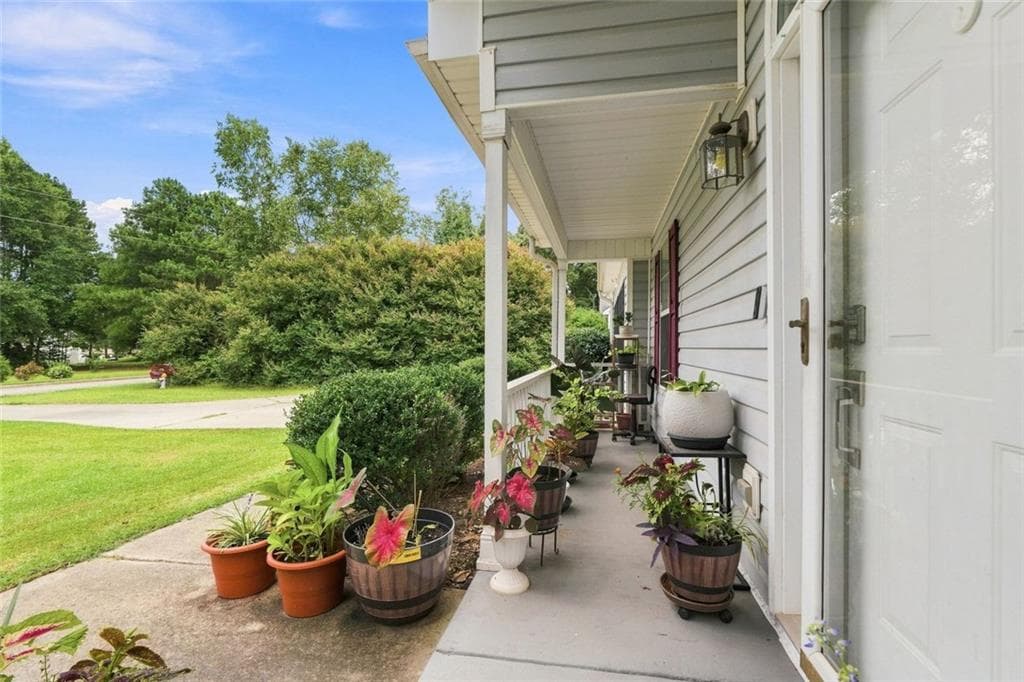 3 bedroom, 2 bathroom, 1,529 sq ft single family residence for sale at 130 Morningside Drive, Jackson, GA 30233 — photo 5