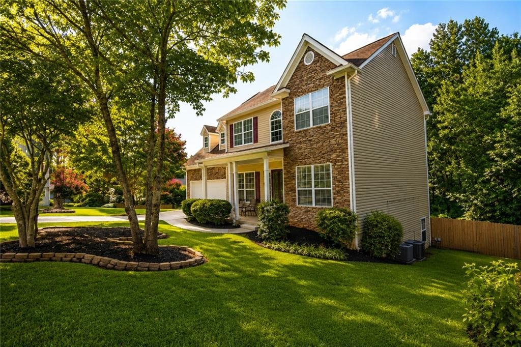 4 bedroom, 4 bathroom, 2,280 sq ft single family residence for sale at 205 Leecroft Court, Sugar Hill, GA 30518 — photo 2