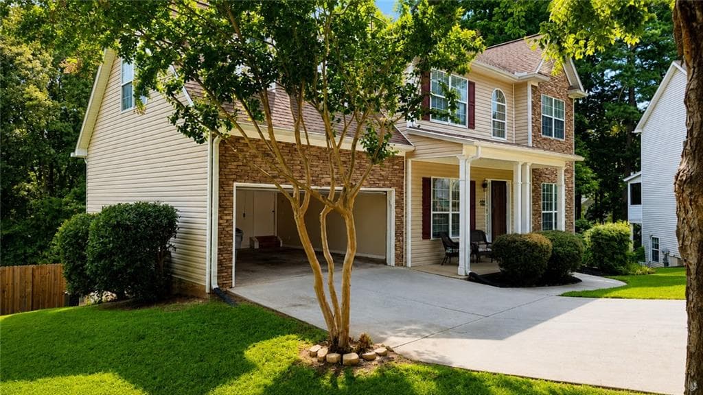 4 bedroom, 4 bathroom, 2,280 sq ft single family residence for sale at 205 Leecroft Court, Sugar Hill, GA 30518 — photo 6