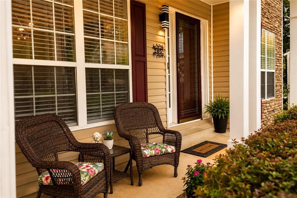 4 bedroom, 4 bathroom, 2,280 sq ft single family residence for sale at 205 Leecroft Court, Sugar Hill, GA 30518 — photo 7