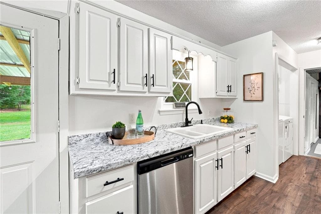 4 bedroom, 2 bathroom, 1,356 sq ft single family residence for sale at 1015 Erwin Hill Church Road, Calhoun, GA 30701 — photo 6