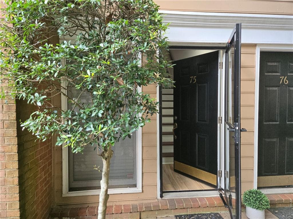 2 bedroom, 3 bathroom, 1,366 sq ft townhouse for sale at 7500 Roswell Road 75, Sandy Springs, GA 30350 — photo 5