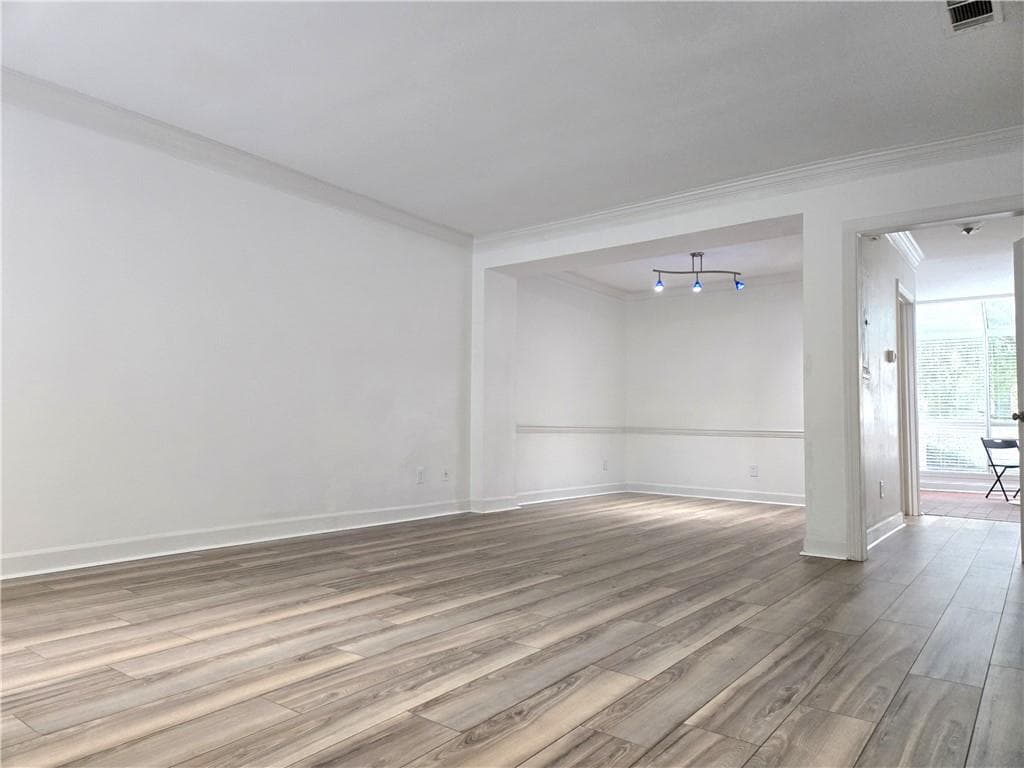 2 bedroom, 3 bathroom, 1,366 sq ft townhouse for sale at 7500 Roswell Road 75, Sandy Springs, GA 30350 — photo 6