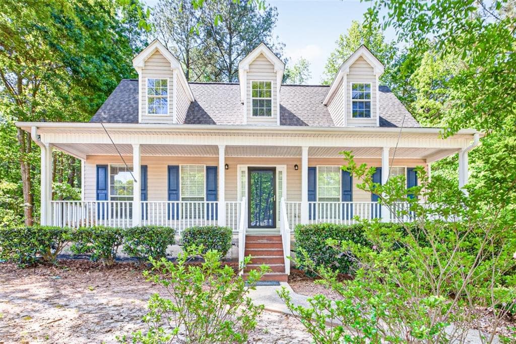 3 bedroom, 3 bathroom, 1,590 sq ft single family residence under contract at 526 Oxford Ridge, Winder, GA 30680