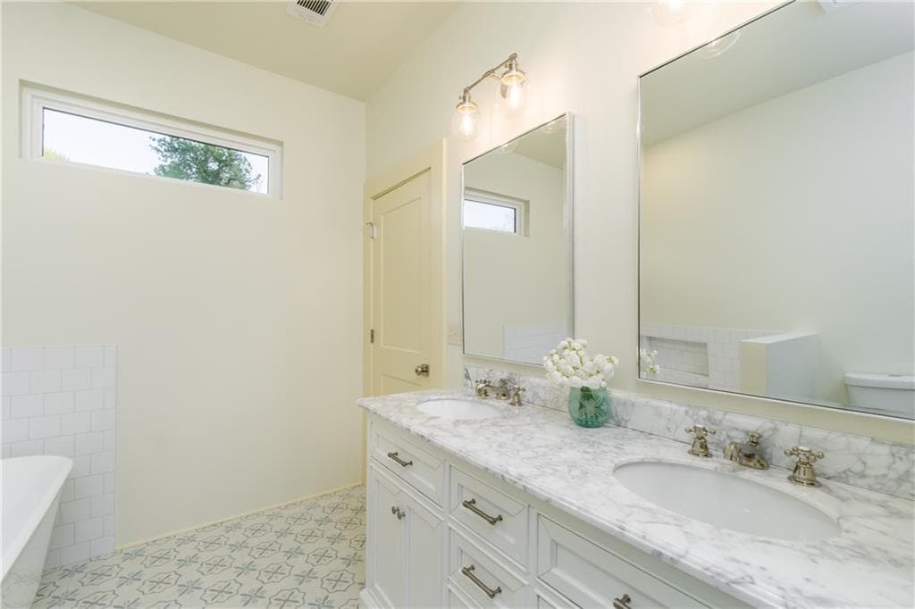 3 bedroom, 3 bathroom, 1,700 sq ft single family residence for sale at 3117 Semmes Street, East Point, GA 30344 — photo 10