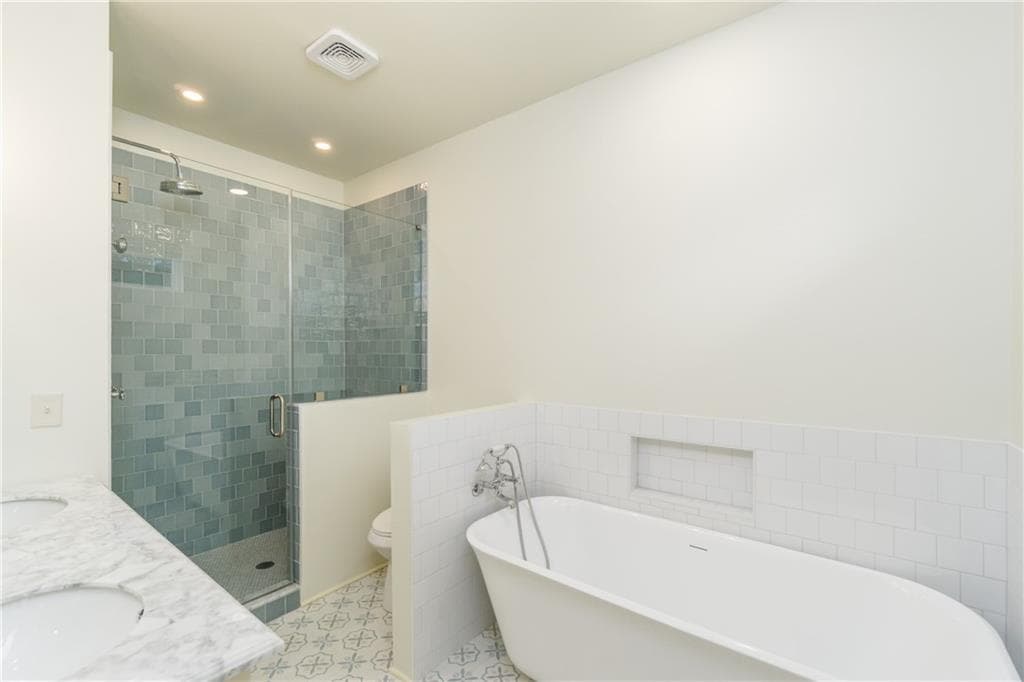 3 bedroom, 3 bathroom, 1,700 sq ft single family residence for sale at 3117 Semmes Street, East Point, GA 30344 — photo 4