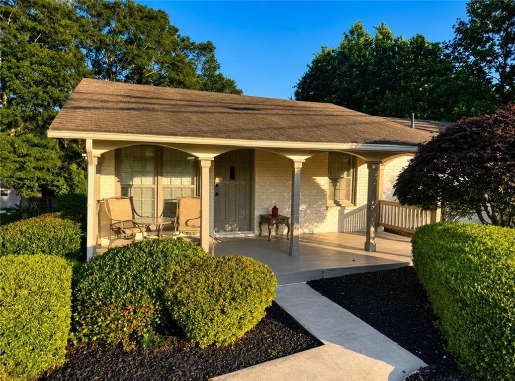 5 bedroom, 3 bathroom, 2,300 sq ft single family residence for sale at 6040 Pine Mountain Road, Kennesaw, GA 30152 — photo 5