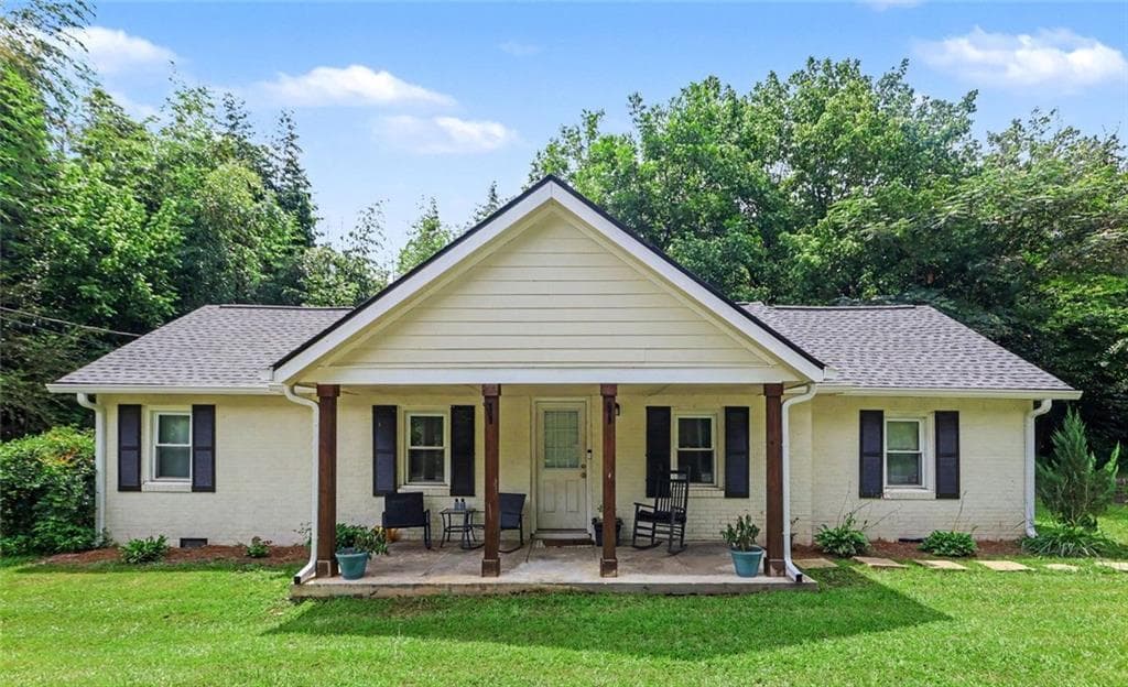 2 bedroom, 2 bathroom, 1,060 sq ft single family residence for sale at 118 McElroy Street, Bowdon, GA 30108