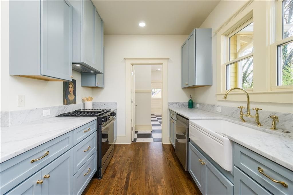 3 bedroom, 3 bathroom, 1,700 sq ft single family residence for sale at 3117 Semmes Street, East Point, GA 30344 — photo 3