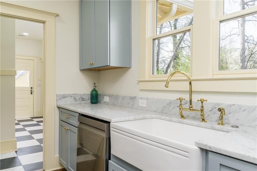 3 bedroom, 3 bathroom, 1,700 sq ft single family residence for sale at 3117 Semmes Street, East Point, GA 30344 — photo 6