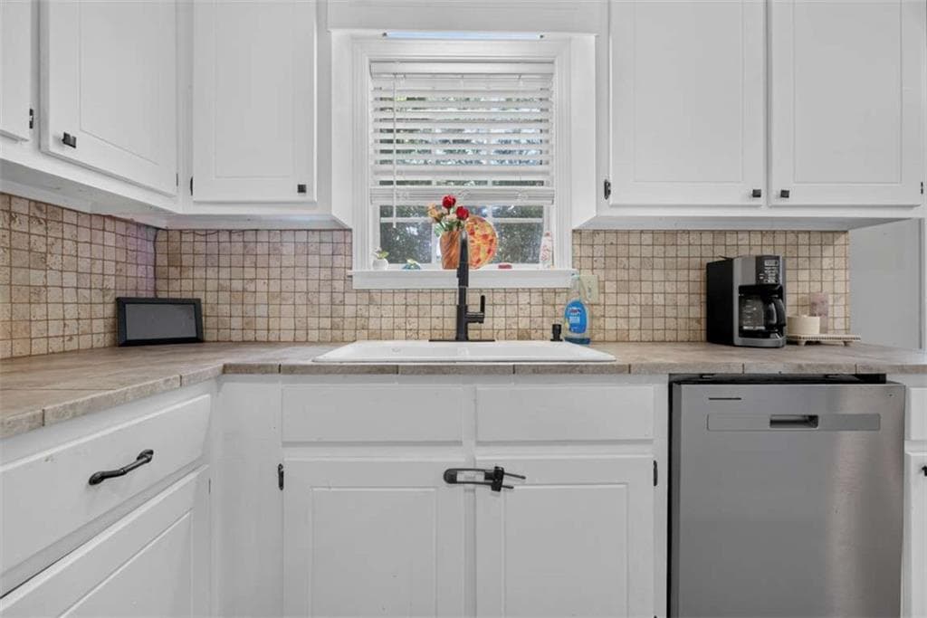 3 bedroom, 2 bathroom, 1,344 sq ft single family residence for sale at 216 Brooks Lane, Winder, GA 30680 — photo 8