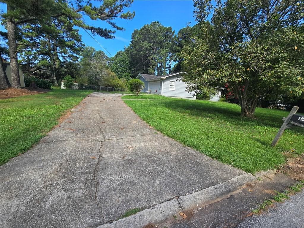 4 bedroom, 3 bathroom, 1,852 sq ft single family residence for sale at 1481 Smithson Drive, Lithonia, GA 30058 — photo 4